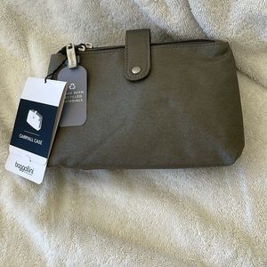 Baggallini carryall case